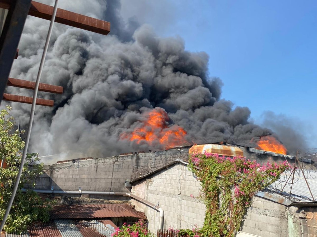 Incendio continua...