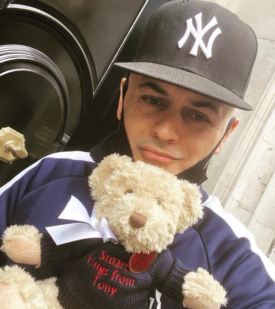 paula_hudgell's tweet photo. Yay Glad you got yours @StuartWatts1lon thank you so much for all you do for us and Bear.
#HugFromTony #bearhug #FollowtheBear Babyblooms
#SpecialEdition #HugfromBear https://t.co/GfIufWVISR