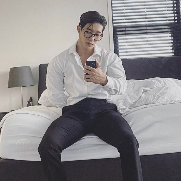 This seat’s empty.
Why aren’t you taking it, baby ?