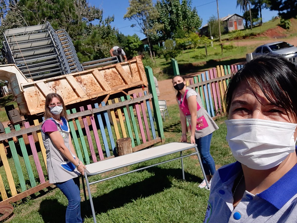 Gracias!!!Ministerio de Educación por el mobiliario para el NENI 2084 San Pedro y a la Municipalidad por brindar el camión para traerlos (mesas,sillas,armarios,pupitres).Hoy disfrutaron los Alumnos sus mobiliarios🤗🌈
<a href="/CGEMisiones/">CGE Misiones</a> <a href="/herrerayflia/">Oscar Herrera Ahuad</a> <a href="/Deinicialmisio1/">Deinicialmisiones2016</a> <a href="/grillo141/">Ruben Dario</a>