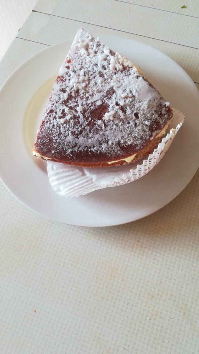 ChloeTarroux's tweet photo. @Stana_Katic La tropézienne, a dessert pastry from the South of France🤤
#WhatMakesUHappy https://t.co/Bu4g66gP8i