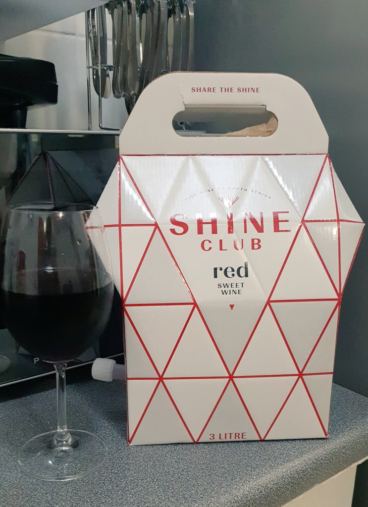 KaziQueen2's tweet photo. @ShineClubWine wow guys I find your wine so elegant with or without ice as long as it's chilled, it goes well with my palettes who ever was picking the grape 👌#FineWine
#Shineclub 🍷 https://t.co/Oppx5LJPDX