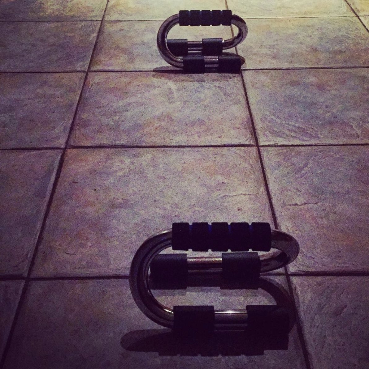 francisxyzk's tweet image. Bought these Parallettes at EuroGiant yesterday.

Really great home work out gadgets. 
I’ve a way to go before achieving a straight legged L-Sit, (getting there, though).

5 € well spent.
#HomeWorkouts # Parallettes #LSits