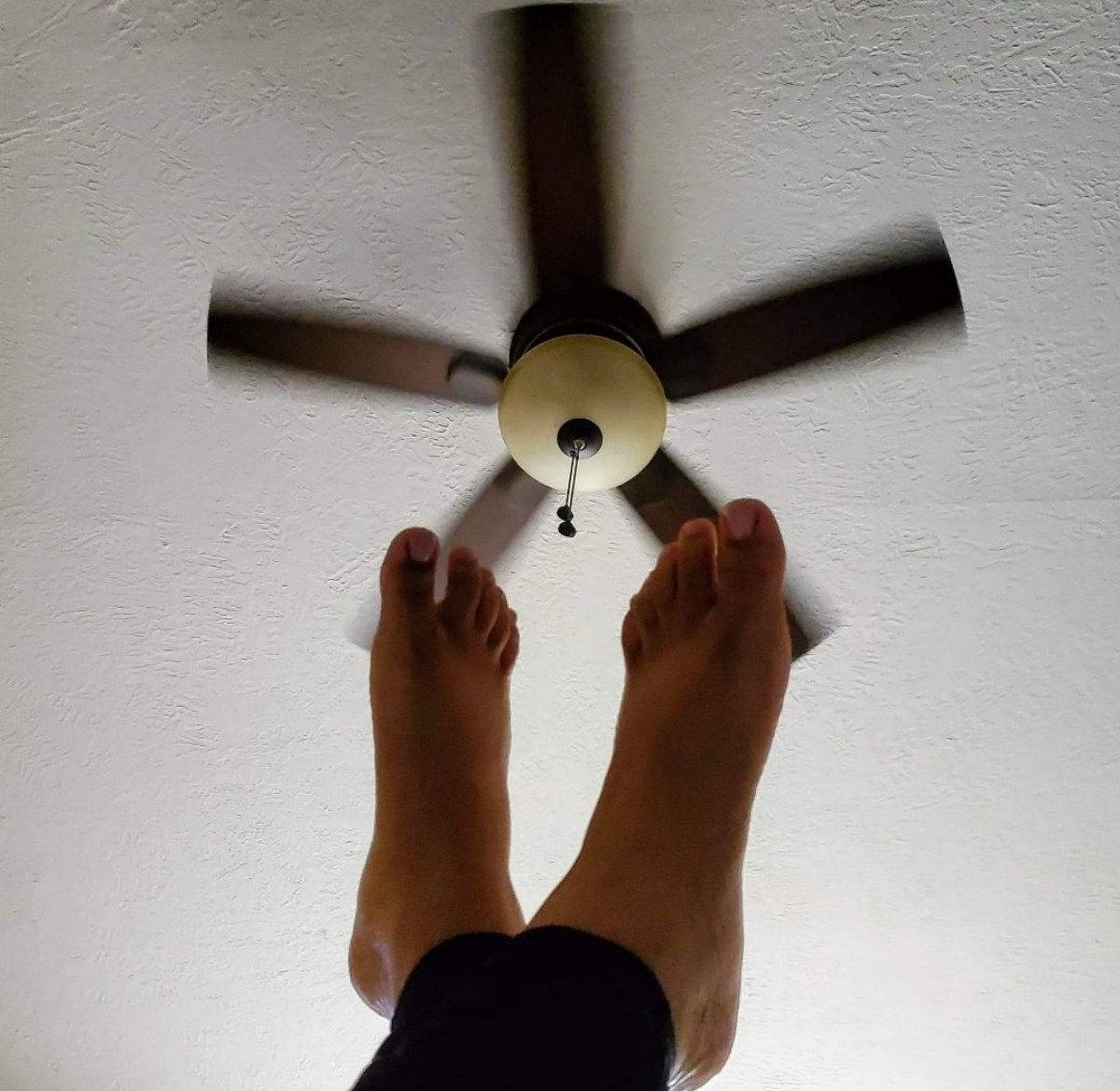 Jessibabe98's tweet photo. Legs in the air #feet #feetpicsforsale #feetporn #footporn #cutetoes #feetlove #wavysoles #wrinkledsoles #suckabletoes #curvygirl #feetworship  #sexywomanfeet #sexyfeet #girlfeet #girlfoot #queentoes #queenfeet #fetish #sexy #feetselfie #ebonyfeet #ebonyfeetnation #ebonyfeetlover https://t.co/GbiepLn5h2