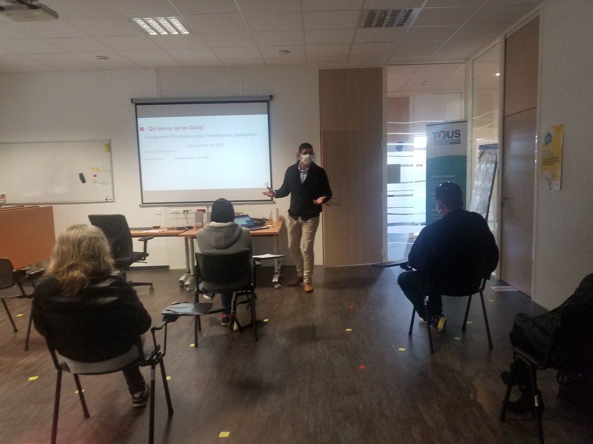 NBurgeot's tweet photo. #1jeune1solution 
#alternance 
#insertion 

Quand un groupement d'employeurs @Geiq_PDL rencontre des candidats avec @poleemploi_PDL 

8 demandeurs d'emploi motivés 
+ 1 employeur investi 

= des opportunités de contrats en alternance pour répondre aux besoins du territoire 👌 https://t.co/fw3l8lqD3B
