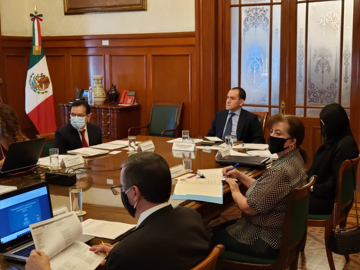 LuisAntoRamirez's tweet photo. La Junta Directiva del @ISSSTE_mx aprobó para este año, la inversión de más de 7,200 mdp para la adquisición de equipamiento médico, ampliación y terminación de obras así como para mantenimiento y conservación en las unidades médicas. @lopezobrador_ https://t.co/EOzg7grZBi