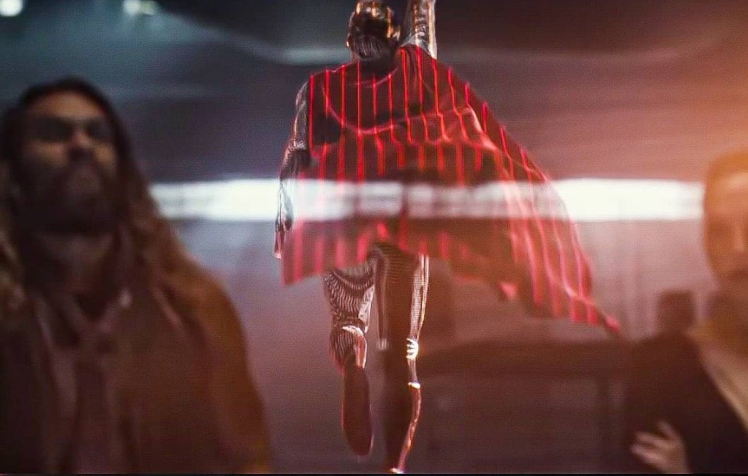 Xustercillo's tweet photo. @WarnerBrosSpain si no puedes con el toro no le sacudas la capa roja delante.
#ReleaseTheAyerCut https://t.co/0zZ8HlkaQT