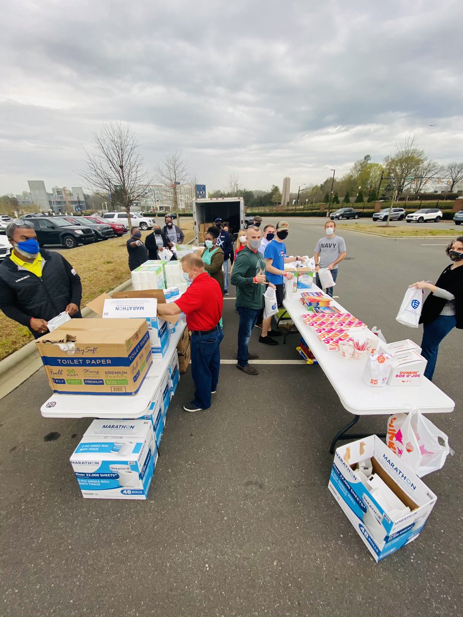 IndyFund's tweet photo. Rain or shine, we had another successful Feeding Independence Charlotte event this morning! A total of 132 veterans assisted! Thank you again to all of our volunteers and @CheckersHockey for helping us pack bags! https://t.co/3ngW4AD07G