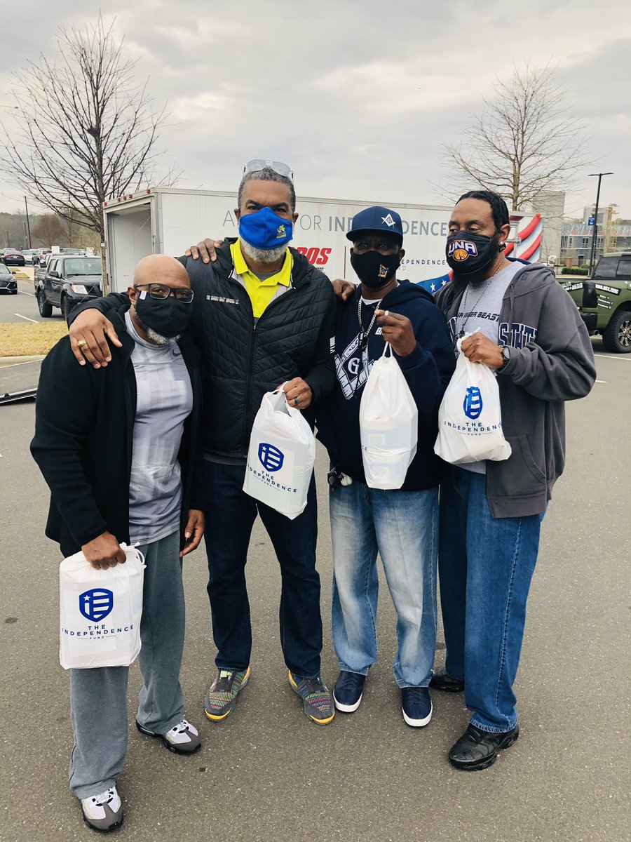 IndyFund's tweet photo. Rain or shine, we had another successful Feeding Independence Charlotte event this morning! A total of 132 veterans assisted! Thank you again to all of our volunteers and @CheckersHockey for helping us pack bags! https://t.co/3ngW4AD07G