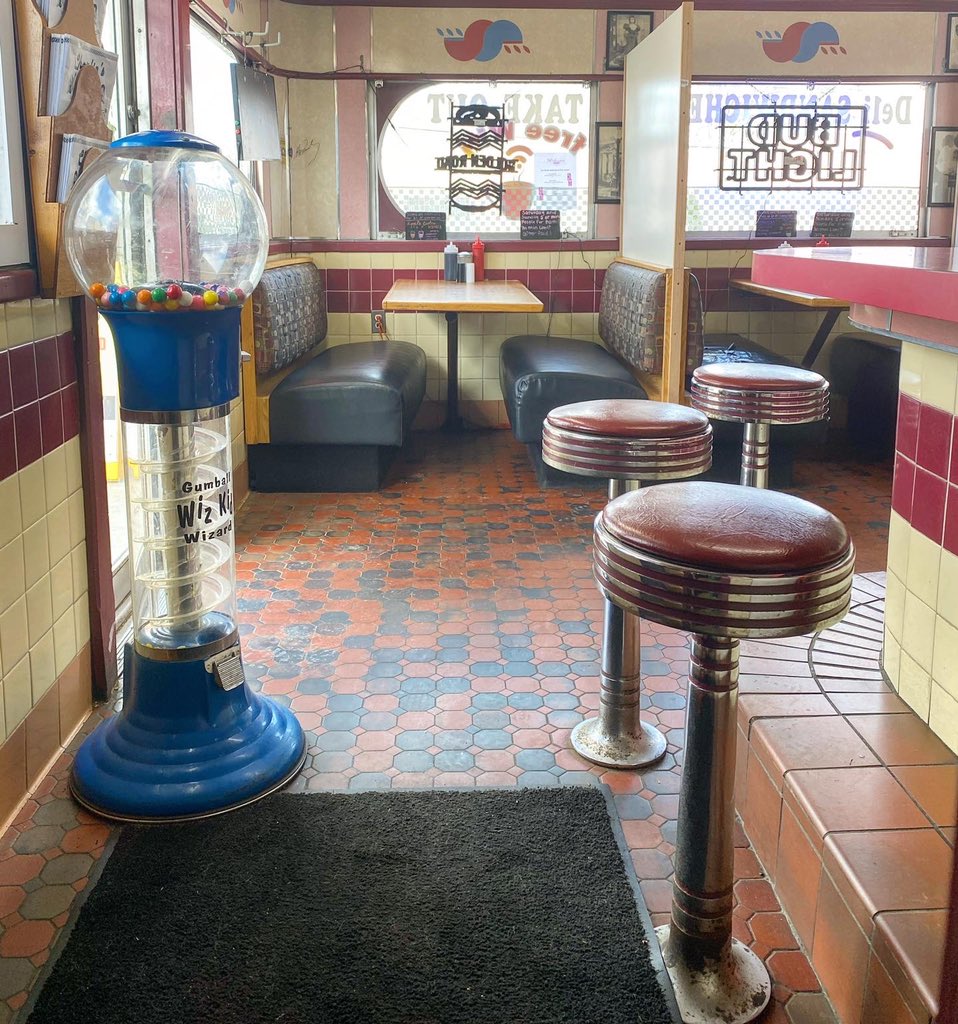 DinerDay's tweet photo. Charlie’s Diner 📍

218 Union St, West Springfield, MA 01089

Bought by a father who was a trucker, transported the diner by truck and opened in 1941 

#history #diner #diners #westspringfield #Massachusetts #igers https://t.co/oJUXOWayUl