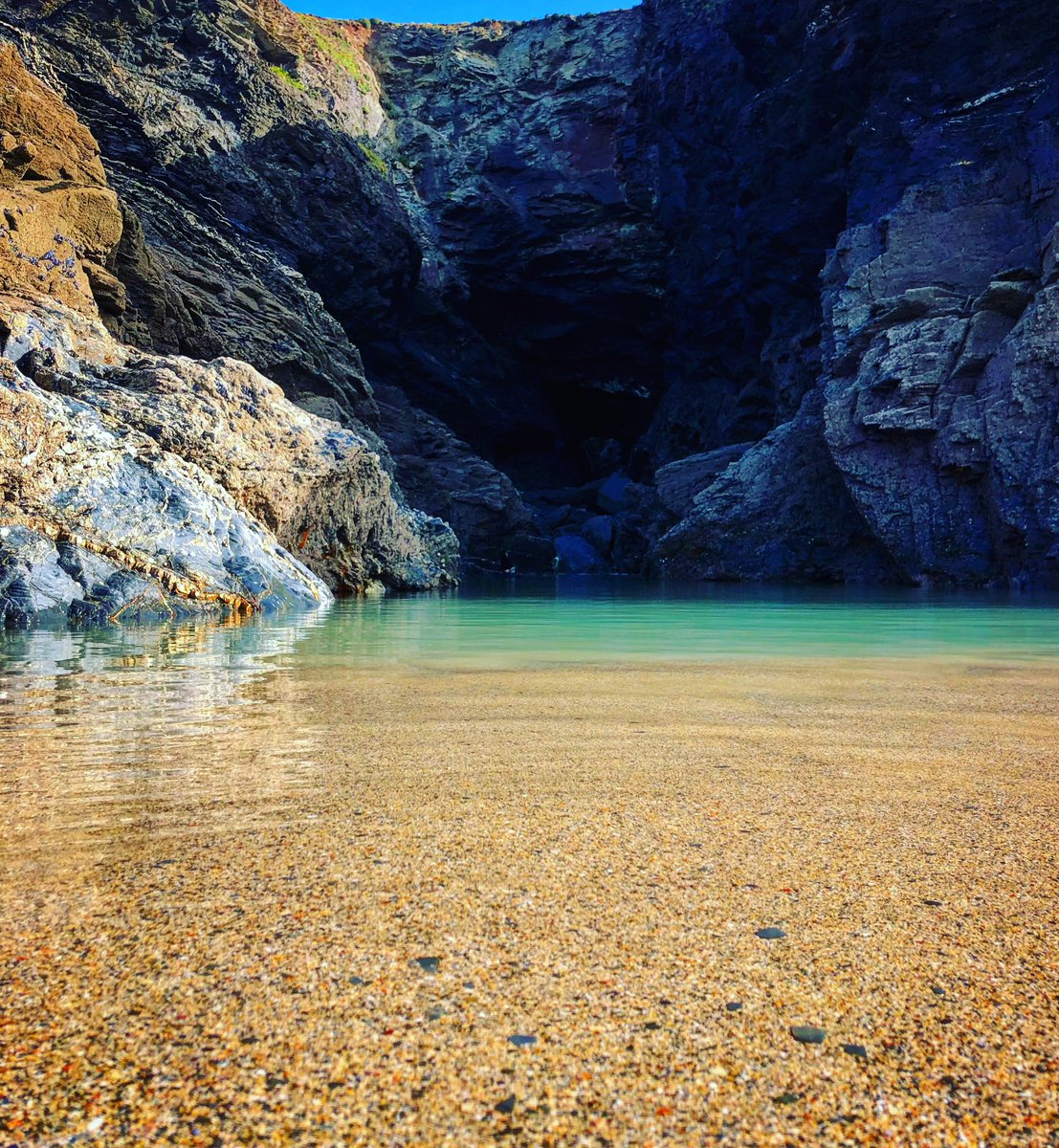 hiddenglamping's tweet photo. Always on a mission to find the best wild swimming spots nearby☀️🧜♀️
Would you be tempted?🌊🥶
#cornwall #cornishcoast #cornwalllife #staycation #ukholidays #adventure #wildswimming #coldwaterswim #coldwatertherapy #wildswim #wildswimminguk #uk #coast #coldwaterswimming #beachpool https://t.co/nqTEPSMpgH