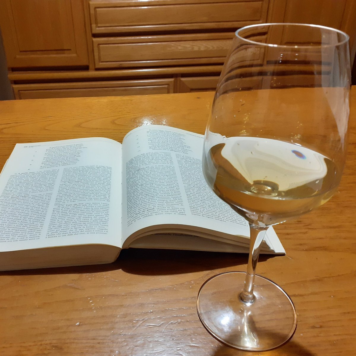 alexinweb's tweet photo. DANTEDÌ
"Guarda il calor del sol che si fa vino, 
giunto a l'omor che de la vite cola."
Cit. Purgatorio, XXV 77-78
Nella giornata dedicata alla memoria di Dante Alighieri mi piace ricordare questi versi del Purgatorio che omaggiano il vino. 
#DanteAlighieri #Dantedi #vino https://t.co/cdIVn1QwRp