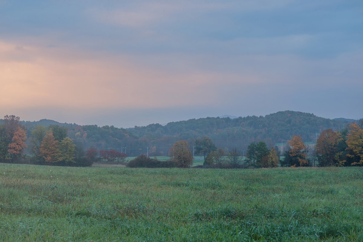 Take a moment to appreciate the bountiful lands our farmers cultivate into delicious and nutritious foods for all our families. Thanks to all our #farmers.
fiveacrefarms.com/five-acre-farm…