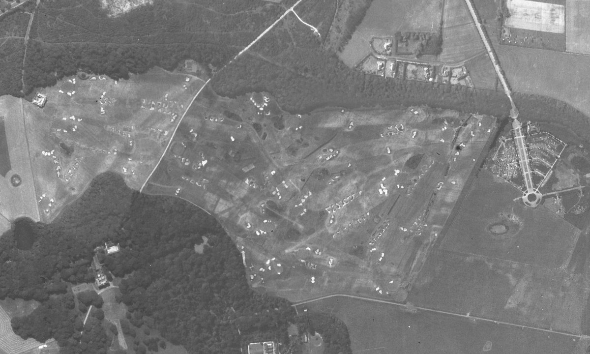 joemmcdonne11's tweet image. Lytham wasn&apos;t the only Lancashire course to have eye-popping bunkering back in the 40s. Here&apos;s its neighbour, Fairhaven. Some of the fairway bunkers look like vertebrae from a super sized dinosaur skeleton. Love it