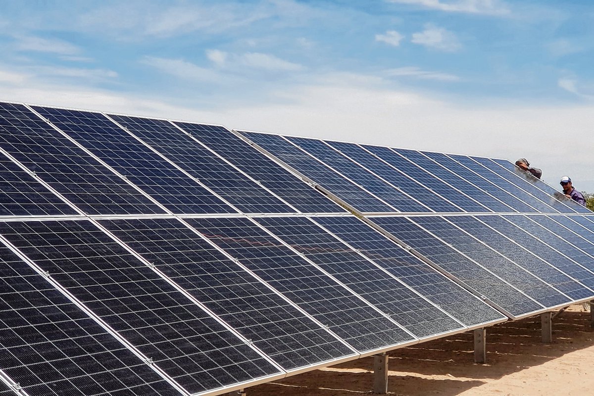 SuriaEnergy's tweet photo. Rio Negro: La provincia conectó al primer usuario bidireccional que es empresa agropecuaria ubicada sobre Valle Azul con una instalacion de 200 paneles. Fuente : Diario Rio Negro https://t.co/hqWwXN5gWC #BuenasNoticias #EnergiaSolar #RioNegro https://t.co/0y3UjUIaHs