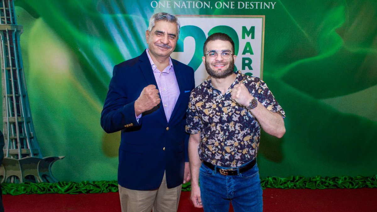 ahmedwolverine1's tweet photo. Great evening spent with Respected Major General Babar Iftikhar (ISPR)
Humble, down to earth, a real gem, an asset and a true Hero🇵🇰🤲🏻
 
Sharing my experience of #56seconds Knockout 🥊
One Nation, One Destiny 

Pak Army Zindabad🇵🇰
Pakistan Paindabad 🇵🇰
@OfficialDGISPR 
#Wolverine https://t.co/OHuTcp0vpS