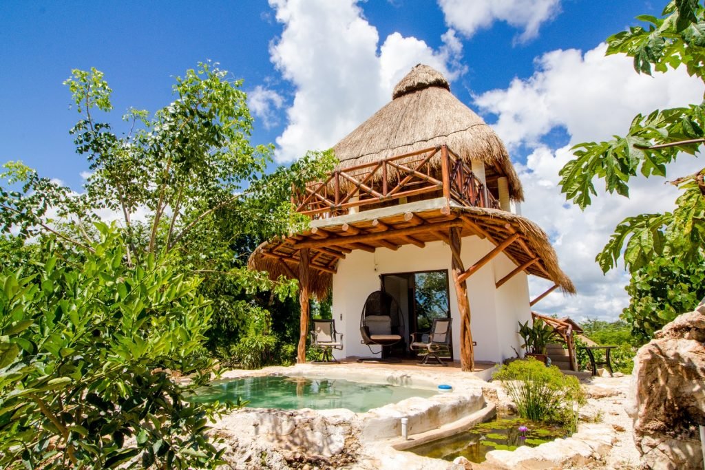 Revista_Yucatan's tweet photo. Asómate al #InframundoMaya, Cabañas Quetzal, una maravilla natural ✨❤️

Vive la esencia de estar en una comunicad maya combinada con un toque de glamour exótico dentro del complejo #CabañasQuetzal y sus dos cenotes: San Isidro y Calixcutz.

👉 https://t.co/bKrkUAVXM9 https://t.co/WQWggTllm5