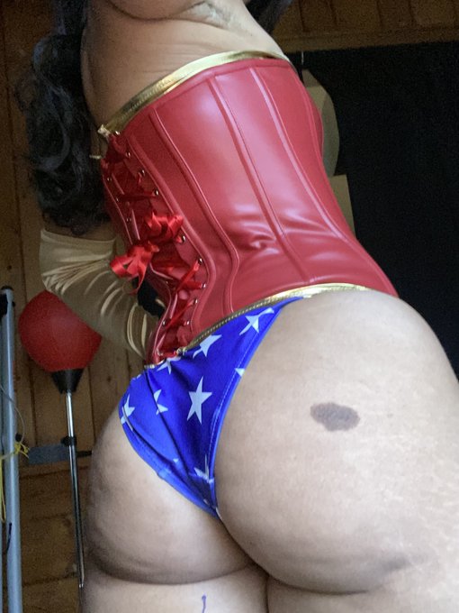 When your frans love you as Wonder Woman so much they gets you a new Wonder Woman costume that accentuates<a href="/tag/blackandred"class="tags"><span>#blackandred</span></a><a href="/tag/pvcfetish"class="tags"><span>#pvcfetish</span></a><a href="/tag/sahryesaturday"class="tags"><span>#sahryesaturday</span></a><a href="/tag/roun"class="tags"><span>#roun</span></a>