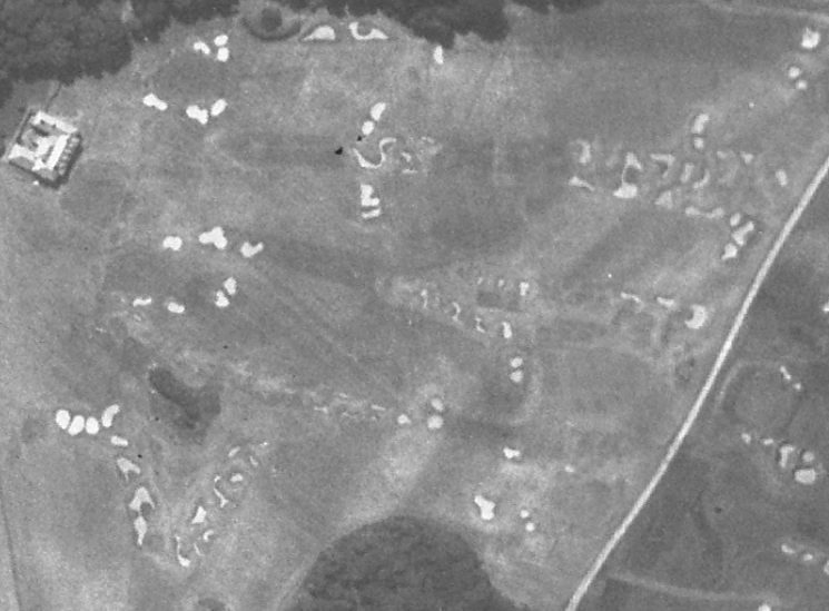 joemmcdonne11's tweet image. Lytham wasn&apos;t the only Lancashire course to have eye-popping bunkering back in the 40s. Here&apos;s its neighbour, Fairhaven. Some of the fairway bunkers look like vertebrae from a super sized dinosaur skeleton. Love it