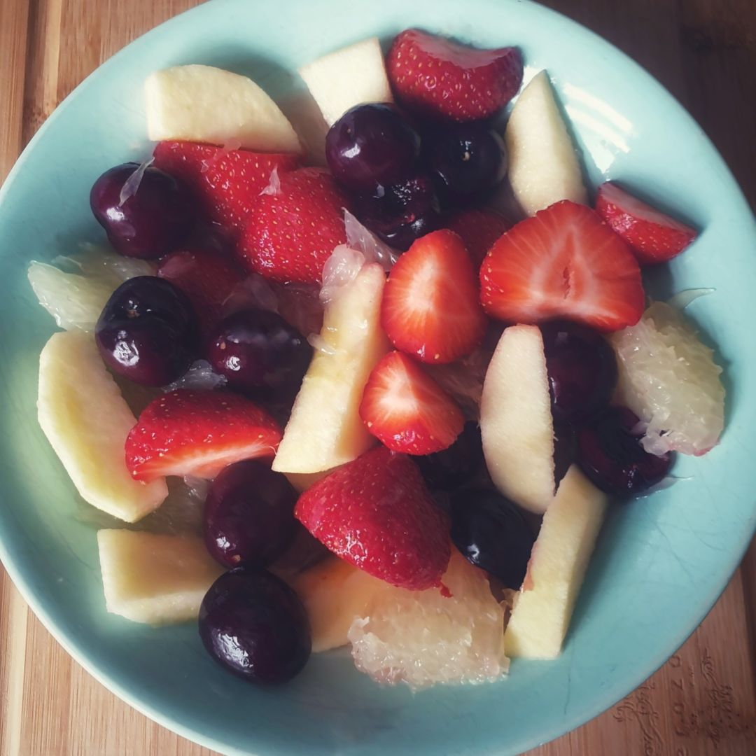 kt_dawe's tweet photo. Good old fruit salad, this one is grapefruit, black cherry, strawberry and pink lady apples.
#pinkladyapples #fruitsalad #BreakfastStaples https://t.co/VXrsX3H1rA https://t.co/ggpHonRDgf