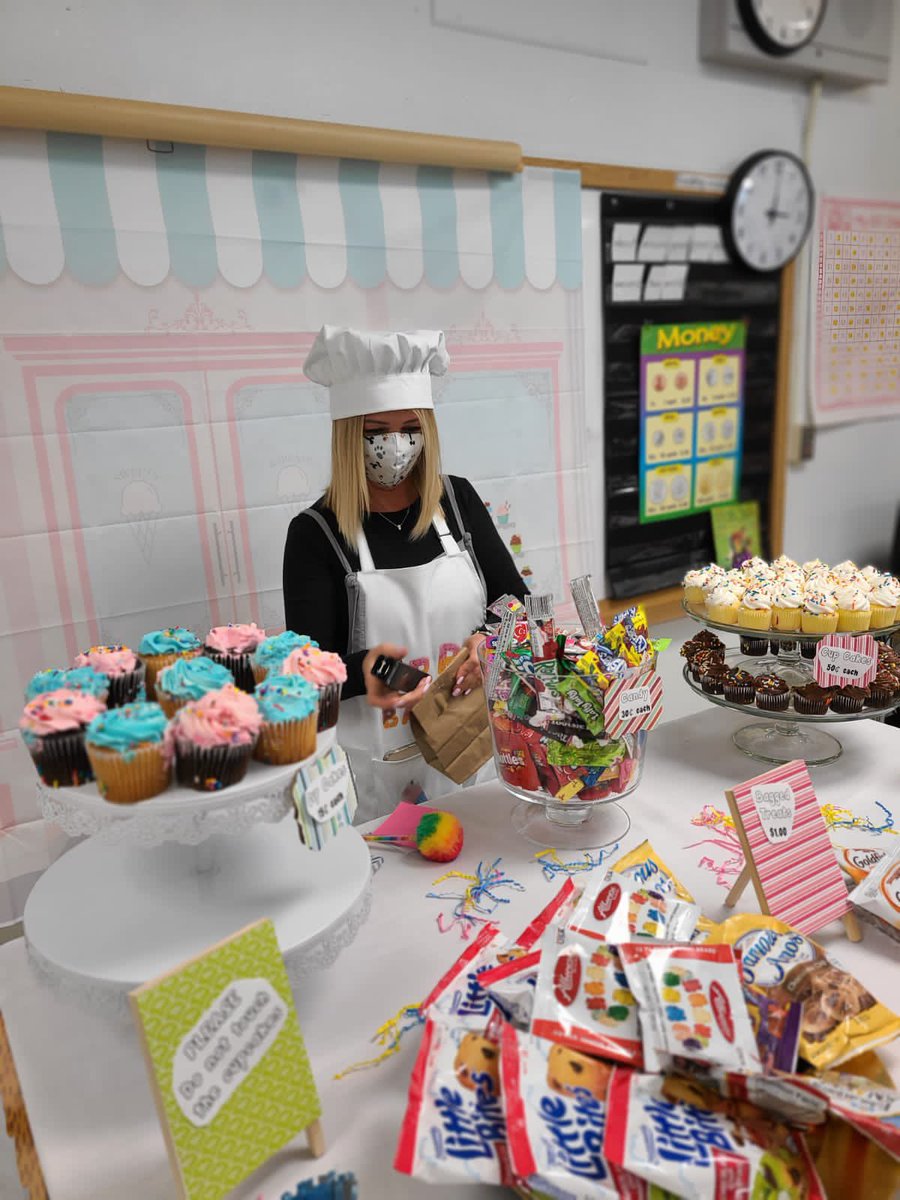 lydis_berriz's tweet photo. Second graders at @SPEpanthers earn Learning Money for different achievements and then we turn the classroom into a bakery to spend the money. @MDCPSSouth @MDCPS https://t.co/TPBHmUp0q4