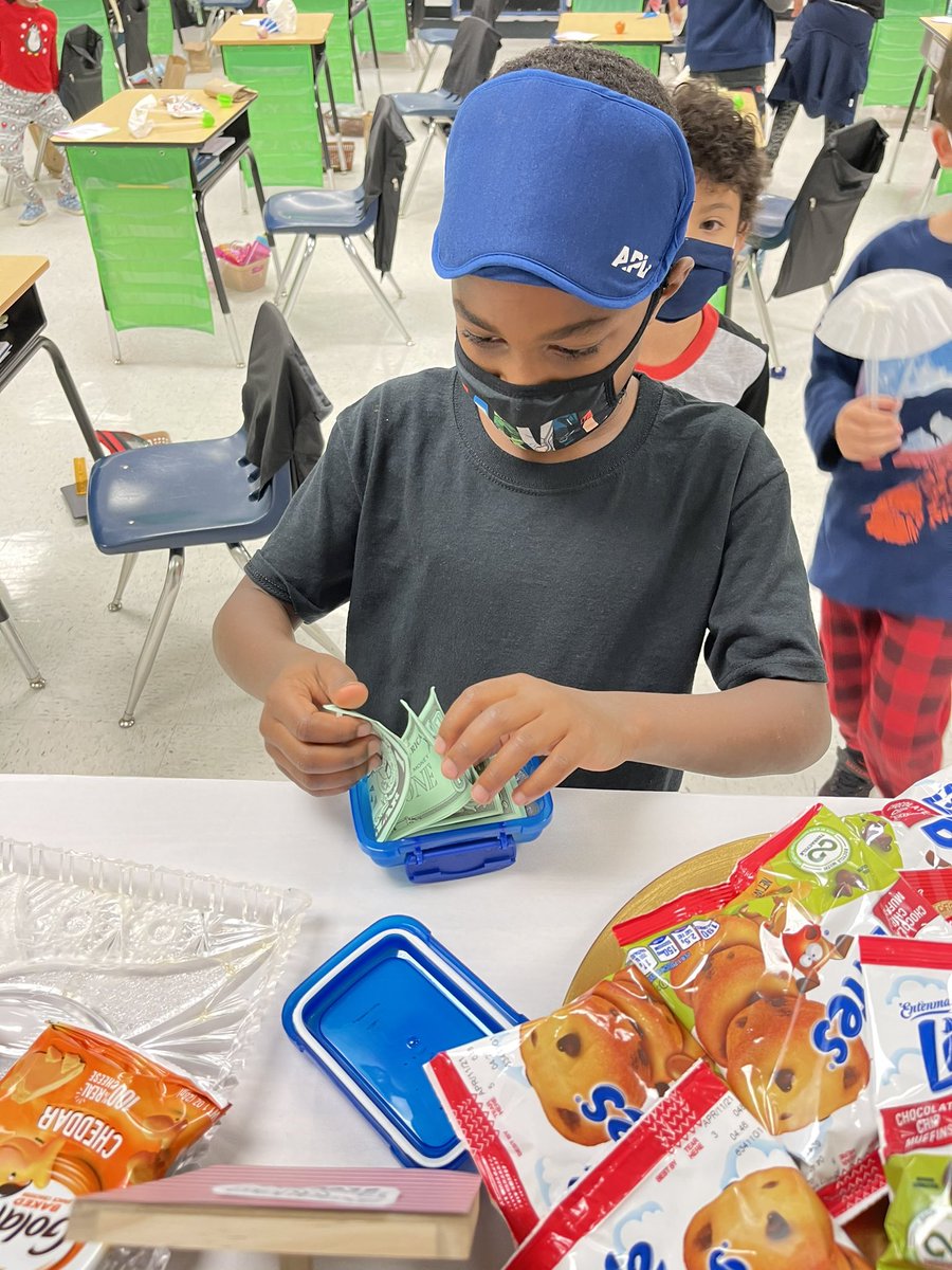 lydis_berriz's tweet photo. Second graders at @SPEpanthers earn Learning Money for different achievements and then we turn the classroom into a bakery to spend the money. @MDCPSSouth @MDCPS https://t.co/TPBHmUp0q4