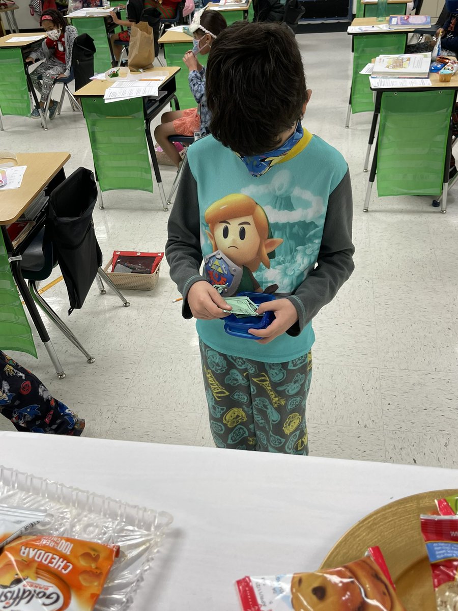 lydis_berriz's tweet photo. Second graders at @SPEpanthers earn Learning Money for different achievements and then we turn the classroom into a bakery to spend the money. @MDCPSSouth @MDCPS https://t.co/ffrD5eJG7E