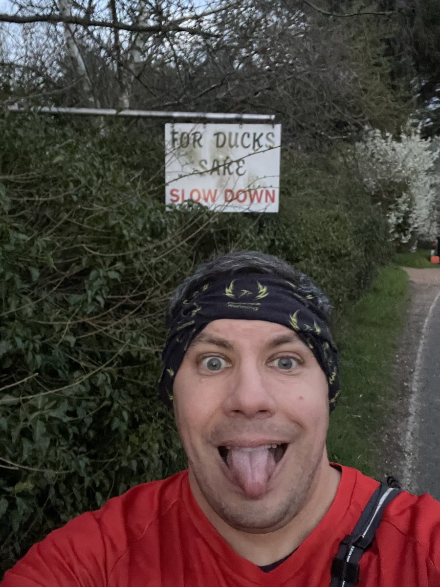 gary_ludwin's tweet photo. Nice change of route this evening after being stuck at my desk all day. A #notparkrun for @Maidstonepkrun and another logged for #shortguystriders day 149 and now near the end of my streak #twittawinterchallenge #bandoforange #ukrunchat #runr https://t.co/d9w7jxOA9w