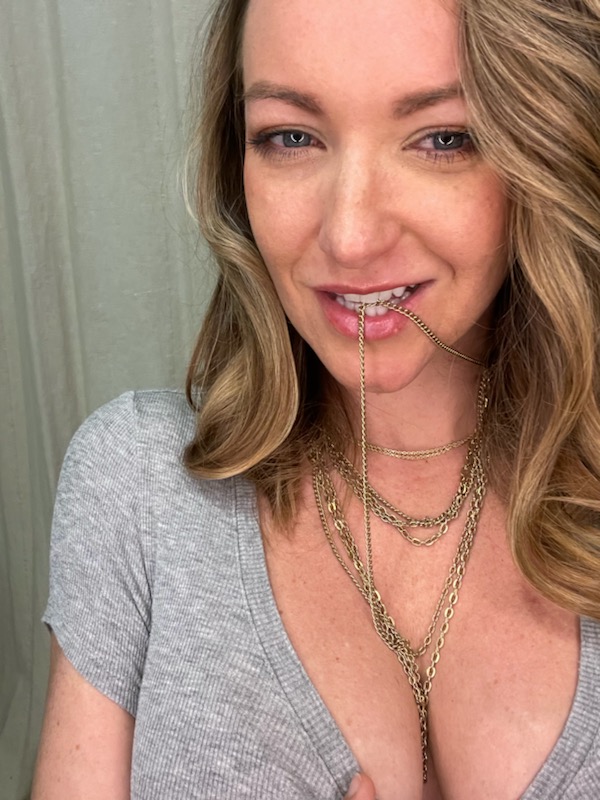 EMarie2222's tweet photo. Here's a little Thursday tease. I just uploaded some really sexy tease pics with a girlfriend on my fan page. Be sure to join the site to check them out. https://t.co/iA1rYNOKhM #onlyfans #onlyfansmodel #bimodel #sexymomma #hotmilf https://t.co/HrJ8yahuLU