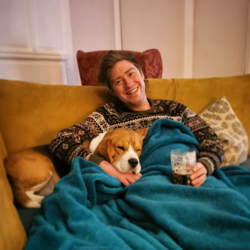 tiggtag's tweet image. Beer and Beagle sofa snuggles are the best Thursday nights

#sofa #sofasnuggles #beagle #thursday #beer