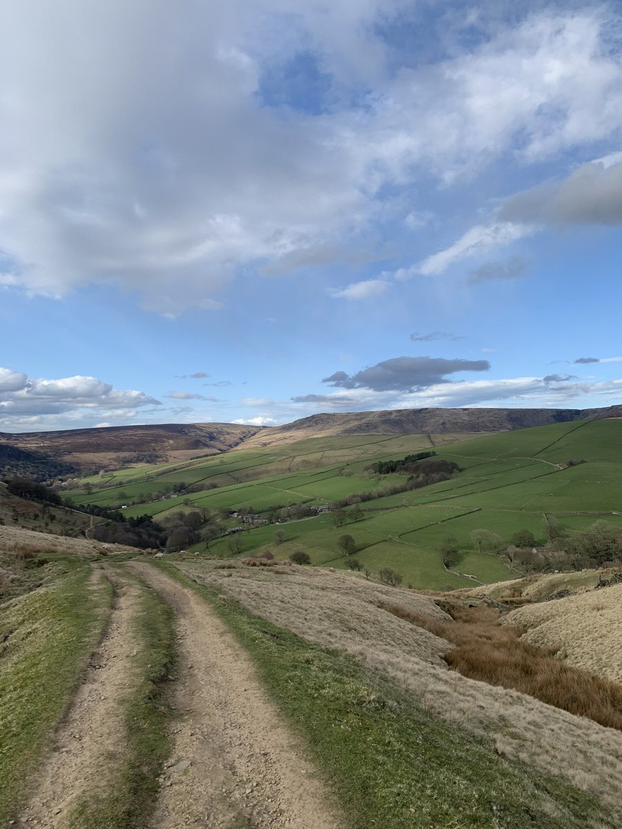 flynn_nancy's tweet image. Day 11 #2weekchallenge a beautifully sunny 10k with my trusty sidekick 🐶 I know I sound like a broken record but how lucky am I to have views like this on my doorstep! @wellbeingmatron @himynameisjaneg @MeersGail @joannerushton3 @karenklmmoore
