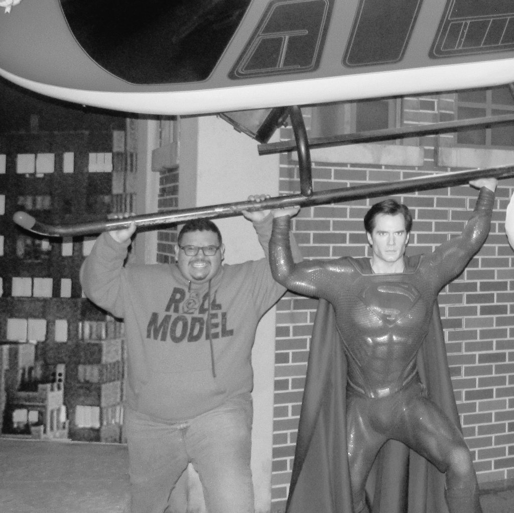 MarvelLatin's tweet photo. Bueno, en honor a todas esas buenas personas que han luchado por el #SnyderCut, adjunto unas viejas fotos mías del 2018 y digo #RestoreTheSnyderVerse https://t.co/4nOdkOTkhH