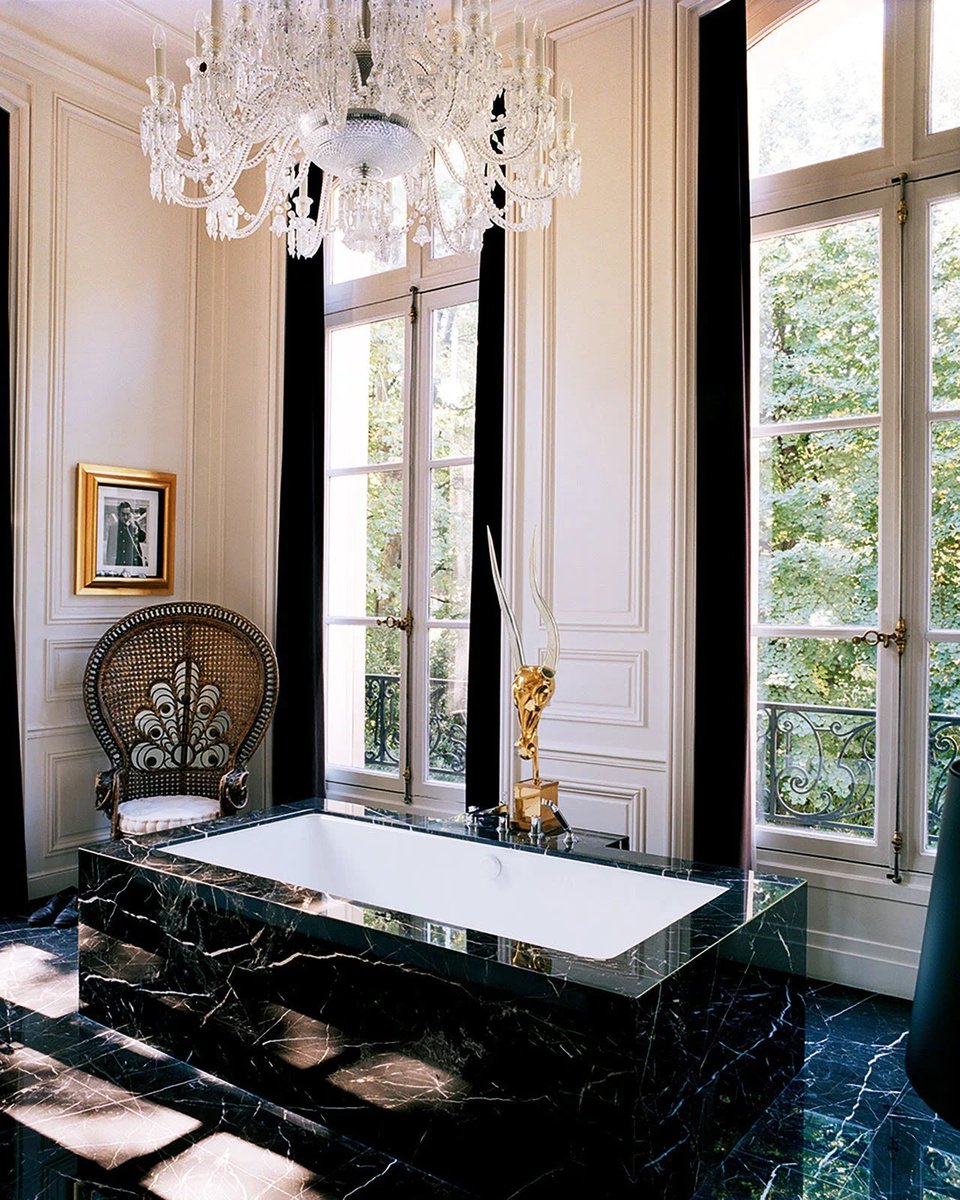 StreetFashion01's tweet photo. INSIDE: Lenny Kravitz home in Paris!🇫🇷 https://t.co/kajS6Ps6qQ