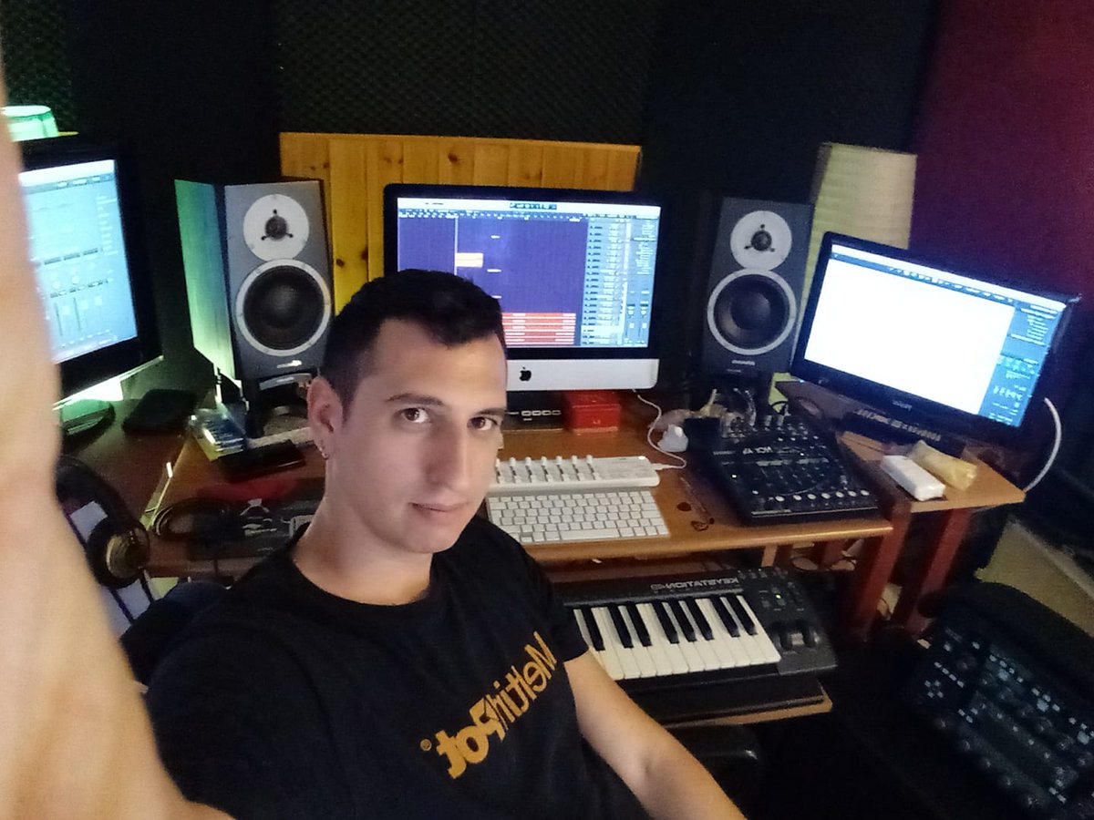 ..this is the most beautiful place in the world! Here the musical ideas are not lacking! I will strive to share great music with you!
#homestudio #homerecording #dynaudio #Apple #Macpro #iMac #Focusrite #logicprox #NativeInstruments #Kontakt #Eastwestcomposer
