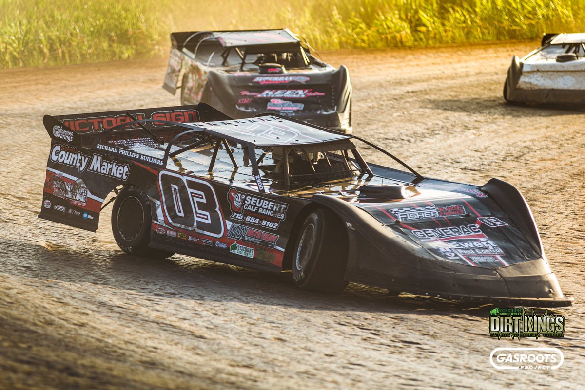 DirtKingsTour's tweet photo. #ThrowbackThursday
Kyle Raddant (03) went on to win his first https://t.co/hLBf0jSekQ Dirt Kings Late Model Tour race on August 16, 2020 at Gravity Park USA.
📸 Gasroots Project
#dirtkings #dirtkingstour #whoisking #rollwiththekings #kingsofclay #longlivethekings https://t.co/PS1JicHnFl