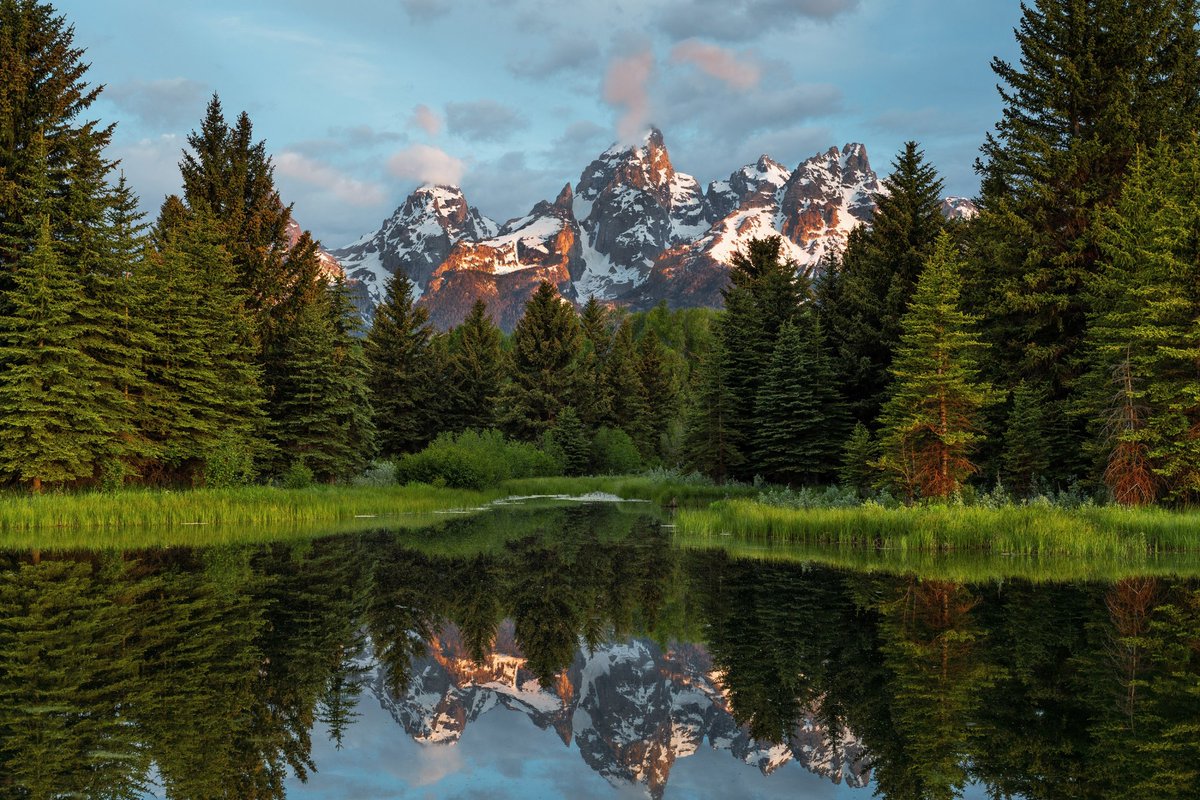AmericanTours1's tweet photo. Visit the GEOLOGICAL WONDERS with Drive America.

#roadtrip #driveamerica #visittheusa #utah #idaho #wyoming #yellowstonenationalpark #nps #nationalparks #travelagent #scenicroute #travel #tourism #travelgram #traveladventures #roadtripusa #outdoorsusa #letsgothere #letsmakeplans https://t.co/355X43J2Fr