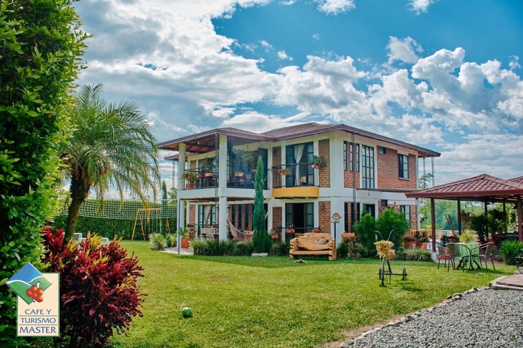 cafeyturismoM's tweet photo. Casa Campestre La Cosecha, una de nuestras fincas en el #ejecafetero. Pregunta por nuestros planes familiares desde 2 noches y las entradas a los parques temáticos.
#parquedelcafe #panaca #parquedelosarrieros #recuca #salento #termalessantarosadecabal https://t.co/KCAnuCvyyZ