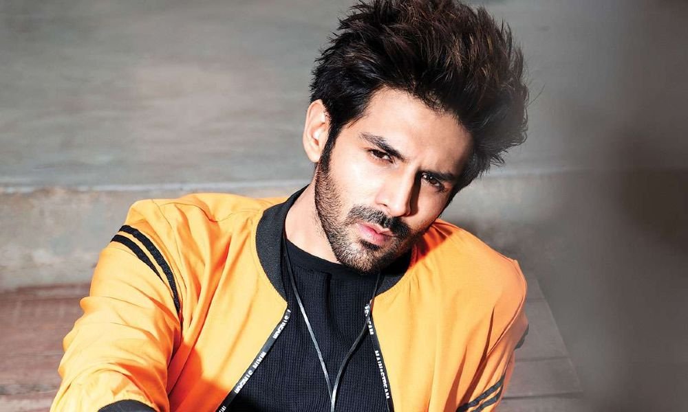 SearchBollywood's tweet photo. THE TEASER OF KARTIK AARYAN’S UPCOMING MOVIE ‘DHAMAKA’ RELEASED, WILL RELEASE ON NETFLIX
#KartikAaryan #Bollywood #bollywoodhot 
https://t.co/Tvn2uhDNzy https://t.co/kANIqxRXYh
