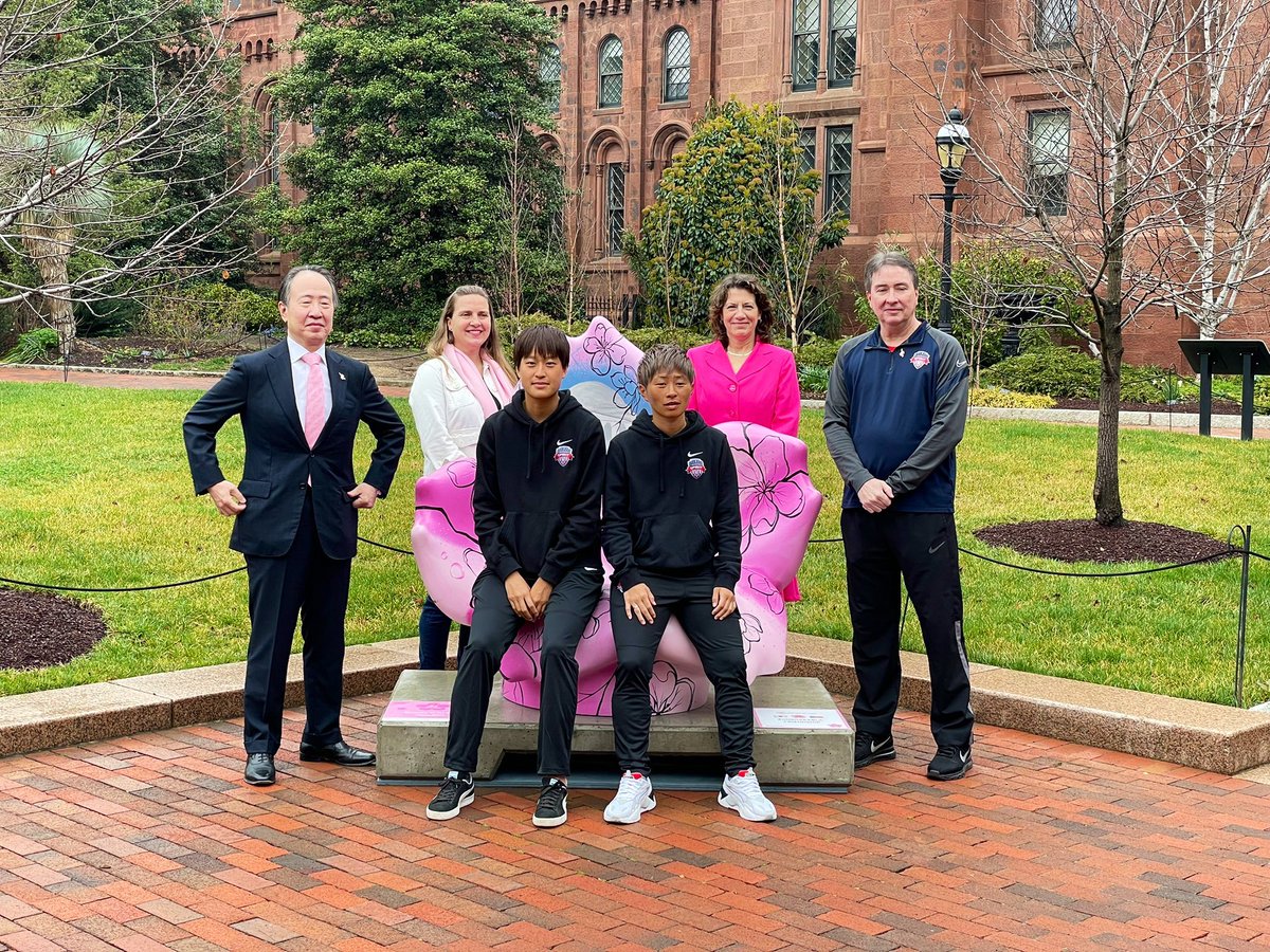 WashSpirit's tweet photo. Today @yoko10_official and @SAYA_SAO11 joined the @JapanEmbDC to unveil a new momentous @smithsonian statue and an Olympic torch replica! #unshakeablefriendship https://t.co/mfTuuRowuG