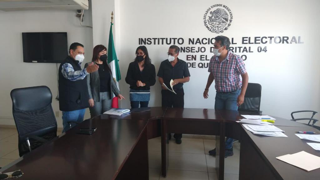 Rspqro's tweet photo. Nuestro Presidente Ulises Gómez de al Rosa se encuentra en estos moentos en el Consejo Distrital No. 4 registrando a nuestra Candidata a Diputada Federal Claudia Nava.#SeguimosAvanzandoyConstruyendo #SanemosaMexico #DefendamosQueretaro #RSP https://t.co/UcAehRu4QU