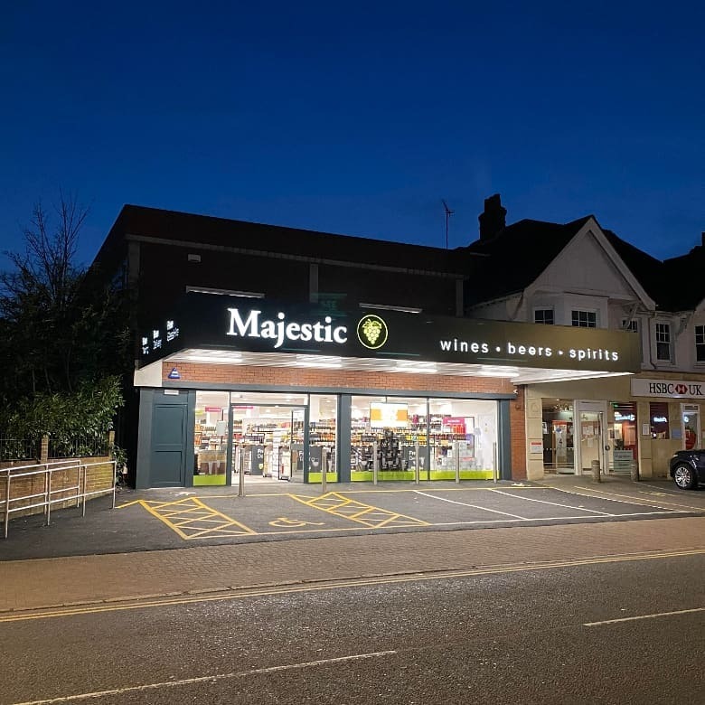 TheBecSoc's tweet photo. Look who's arrived in the Honda Garage - Welcome @majesticwine 

#beaconsfield #beaconsfieldnow #Bucks #southbucks #m40 #localelections #localnews #buyinbeaconsfield #markettown #localissues #developments #localcommunity #greenbelt #connectedneaconsfield… https://t.co/HFg54VwXbP https://t.co/DejLM08Yjh