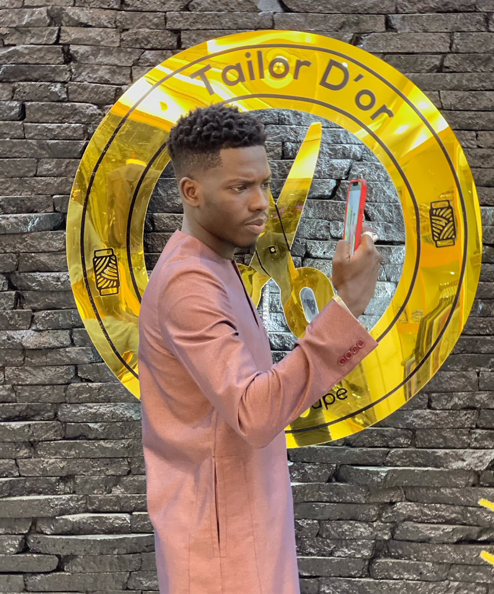 tailordor's tweet photo. Un gros sourire de @DuduFdv qui était de passage dans votre showroom Tailor D’or. 
Dalal Ak Jamm😀. https://t.co/r6DyUFHxhW