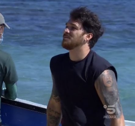 fuoridallhype_'s tweet photo. Io come Vera #isola https://t.co/mdnJ4MTH7N