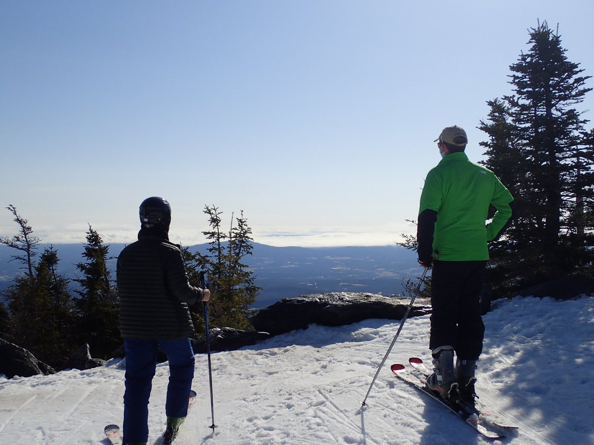 Smugglers_Notch's tweet photo. Today was another beautiful spring day!⁠
⁠
Tomorrow morning may start with some inclement weather so here are some lift updates as of now for 3/26/21:

✔️Mogul Mouse Lift will operate from 11 am to 4 pm
✔️Sterling Lift will operate from noon to 4 pm

https://t.co/0vTnfemqbu https://t.co/B5QqWocqyC