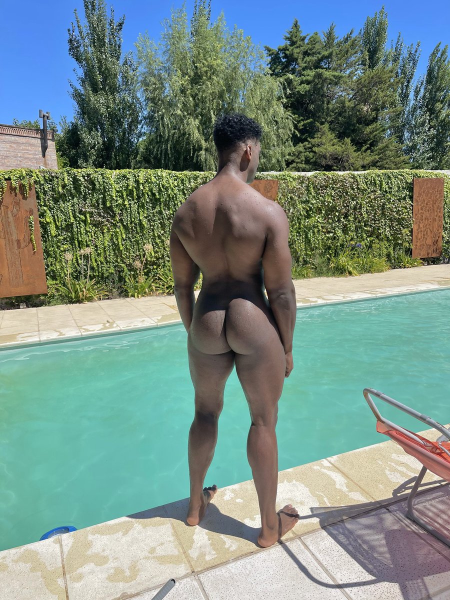imroger24's tweet photo. 🍆 or 🍑? More pics on onlyfans free https://t.co/5aFtGK6ZYT https://t.co/tcM9nmJAK1