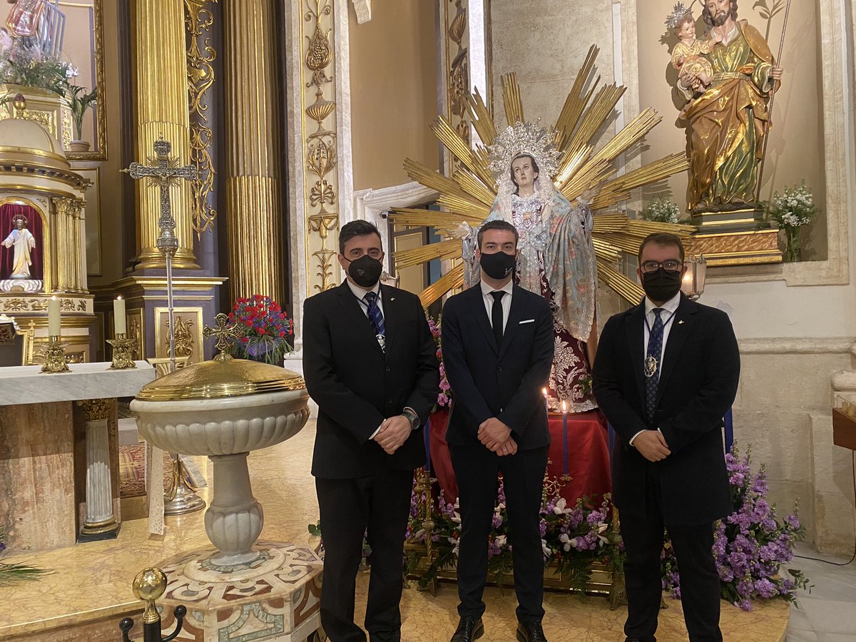 estareaquimismo's tweet photo. Acaba un día complicado estando donde hay que estar, representando a los vecinos del @juntacentroEste en el tercer día del tríduo en honor de la Virgen de los Dolores de San Lorenzo @DolorosaSLMur #noNosParamos #cuaresma #díaDeLaEncarnación https://t.co/PL5IQuiU6W