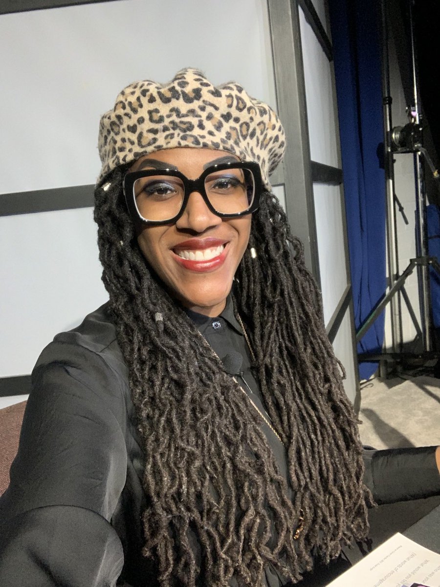 And it’s show time! Hosting another virtual Women As Career Coaches and I couldn’t be more excited for another awesome night filled with inspiration and mentorship. Let’s do this! 🙌🏽🤩#WACC2021 #HIEC #GAVCONMEDIA