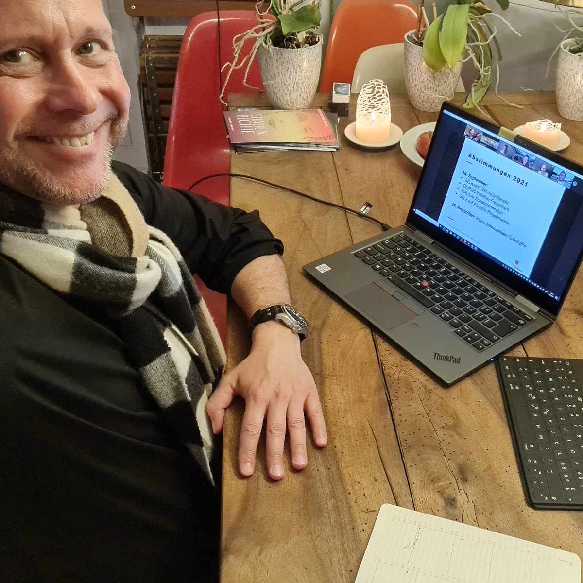 LorenzIlg's tweet photo. Am heutigen Parteientreff mit dem #Gemeinderat #Freienbach,  @DanielLandolt &amp; den anderen Parteienvertreter:  
@AlexanderLacher @OliverFlueeler @TiborLamoth konnten wir von der @GLP_SZ Fragen zum übergeordneten #Verkehrskonzept, #Langsamverkehr, #Velokonzept &amp;  #Zonenplan stellen https://t.co/rCkJIqDRGA