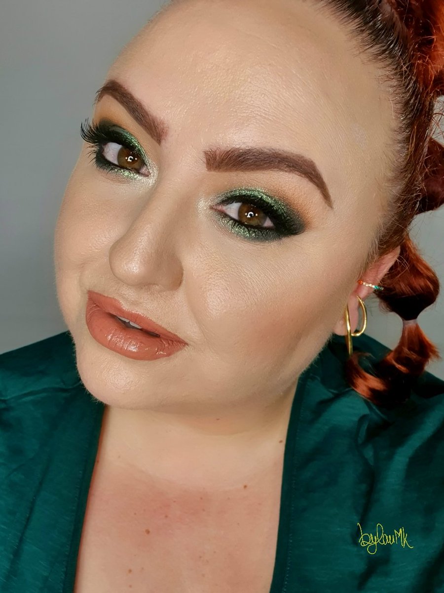 bylauMK's tweet photo. 💚💚 Look de ayer con el color verde como protagonista 💚💚
Ojos con sombras de la paleta "Naked Wild West" de @UrbanDecay+ Turbo Magic 15 de #constancecarroll.
Labios con el 103 de los "Unlimited Double Touch" de @KikoMilanoES 💄
¡¡Buenas noches chiquis!! 🌙❤ https://t.co/myLJAFu3pR