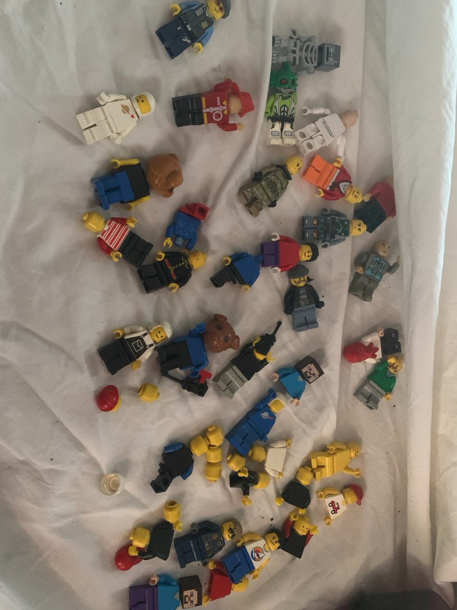 SilloMichael's tweet photo. Can anyone identify these @LegoDarthVader @LegoDarthVader @OneDollarLego @MayoLego @Lego_enthusiast https://t.co/kLdtjjf1XH
